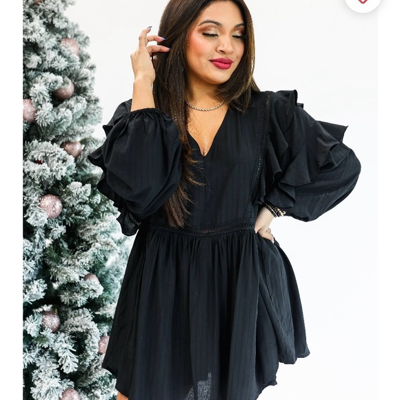 Elegant Black Ruffle romper - Picture 4 of 4